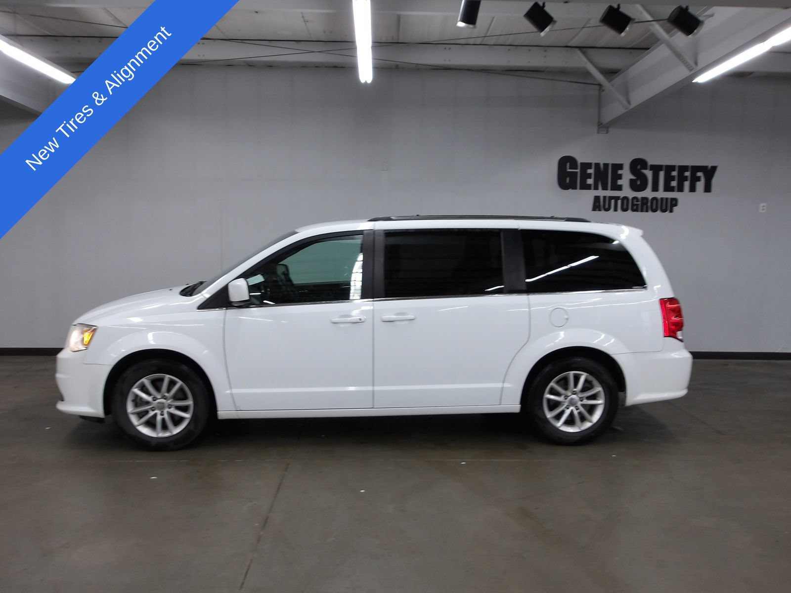 Used 2019 Dodge Grand Caravan SXT FWD image 6