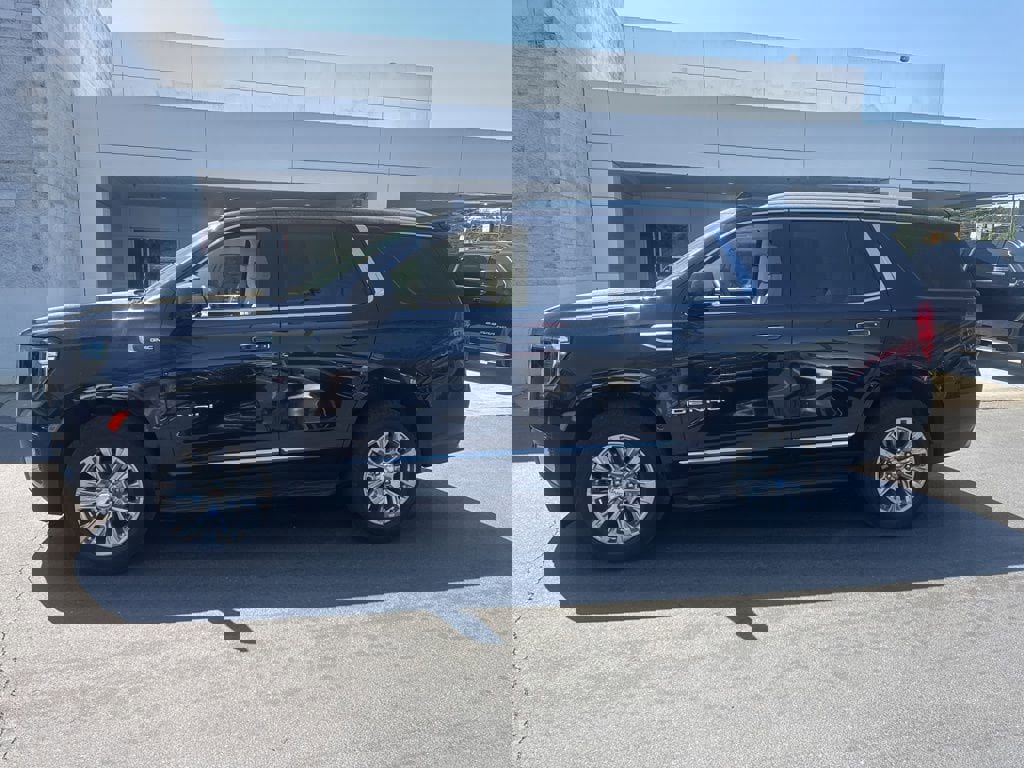 Used 2023 GMC Yukon Denali w/ LPO, Floor Liner Package image 4