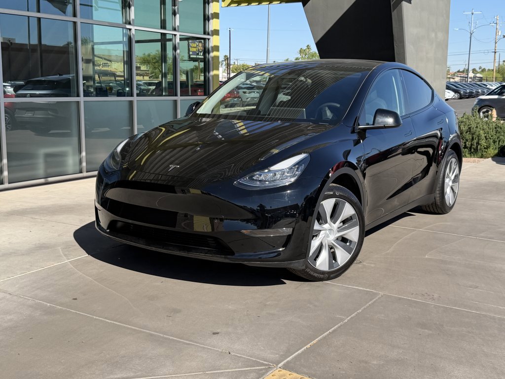 Used 2023 Tesla Model Y Long Range image 2