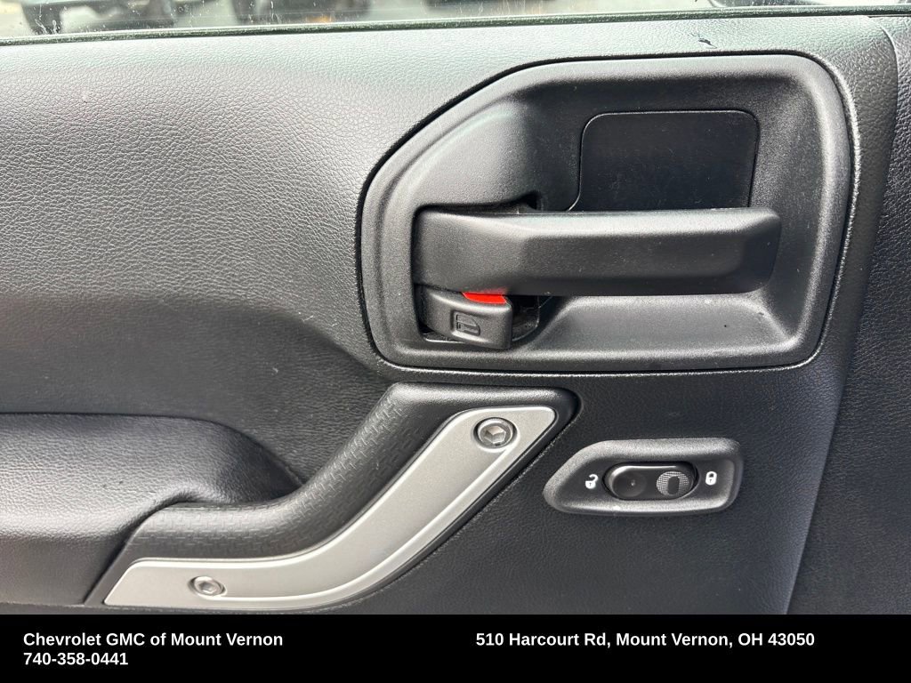 Used 2017 Jeep Wrangler Unlimited Rubicon w/ Cold Weather Group image 13