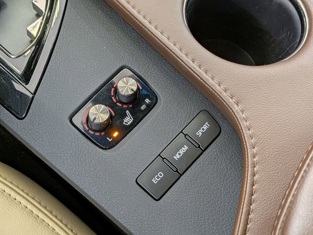 Used 2017 Toyota Avalon XLE Premium w/ All Weather Liner Package image 25