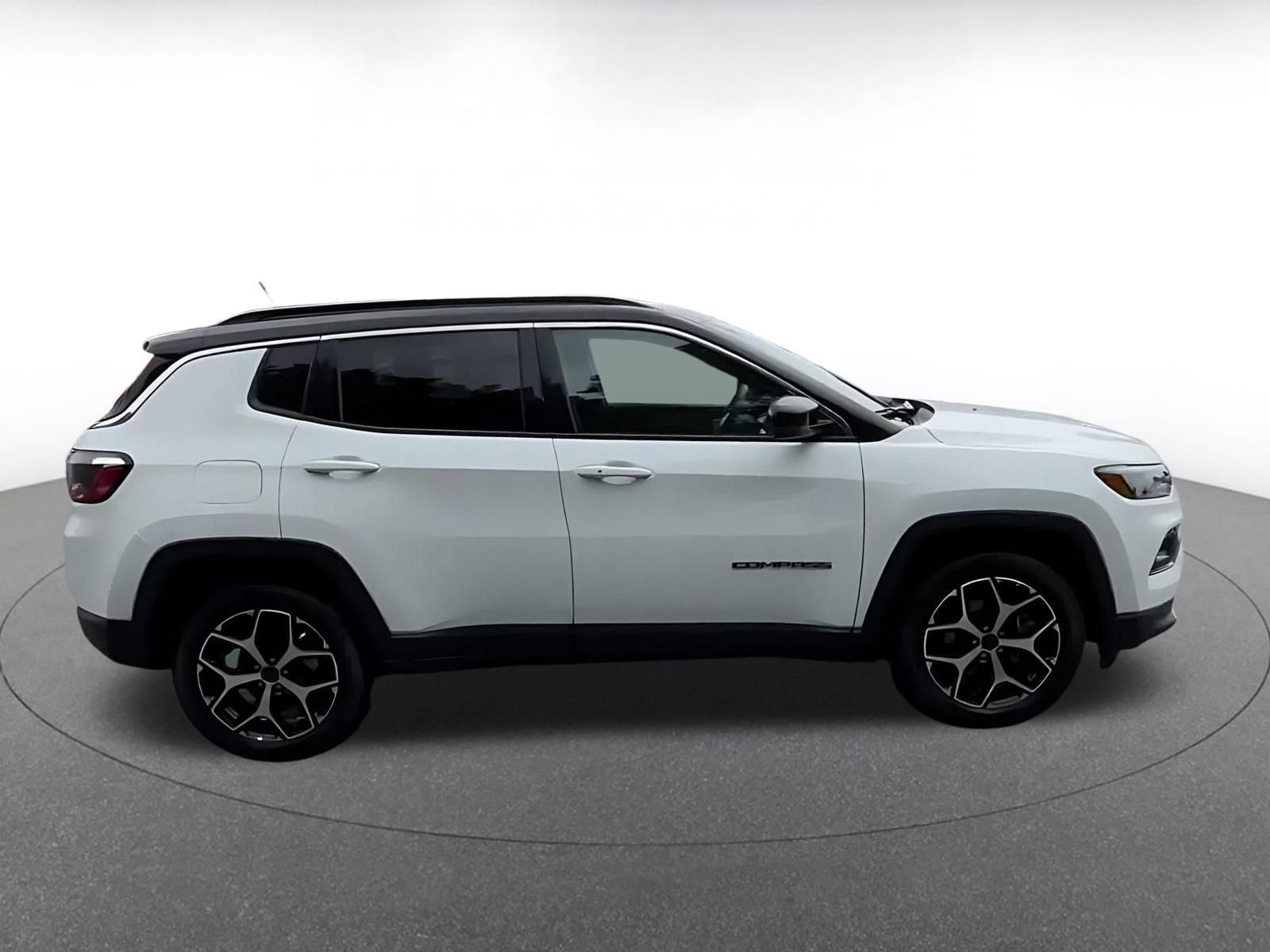 Used 2025 Jeep Compass Limited AWD/4WD image 16