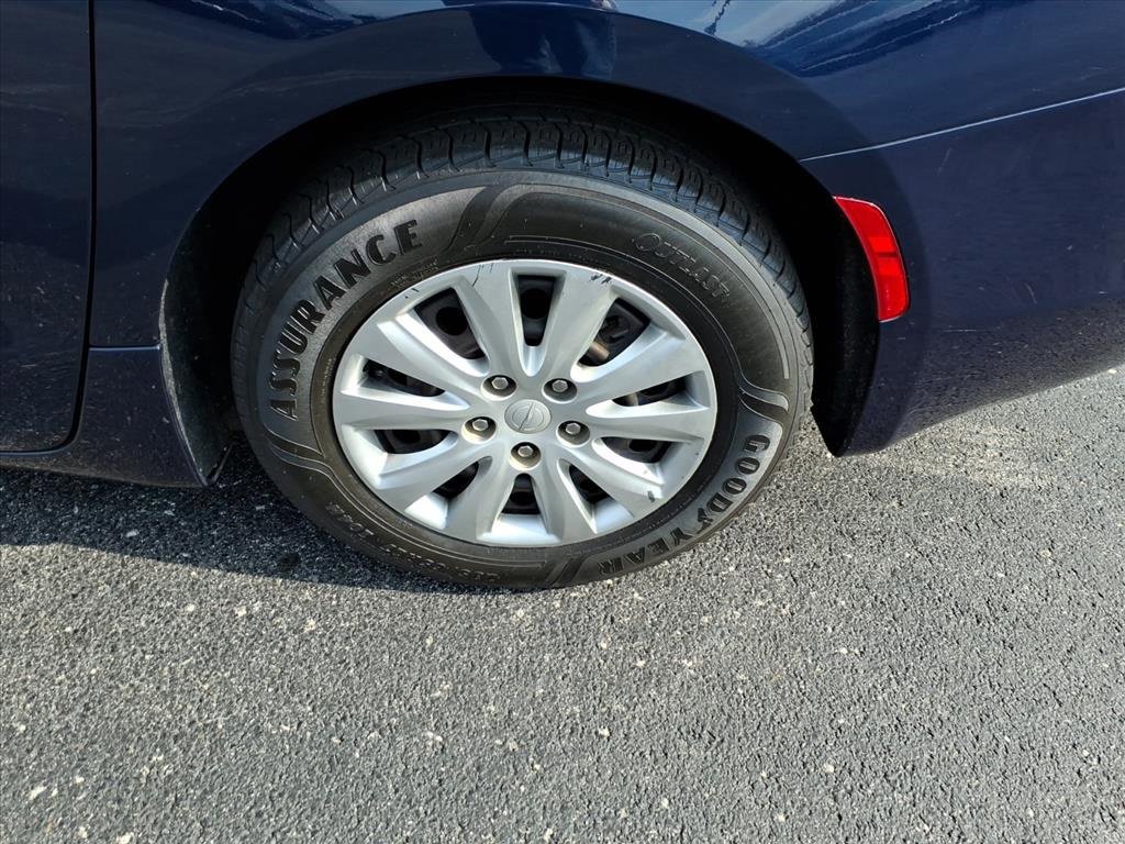 Used 2020 Chrysler Voyager L image 8