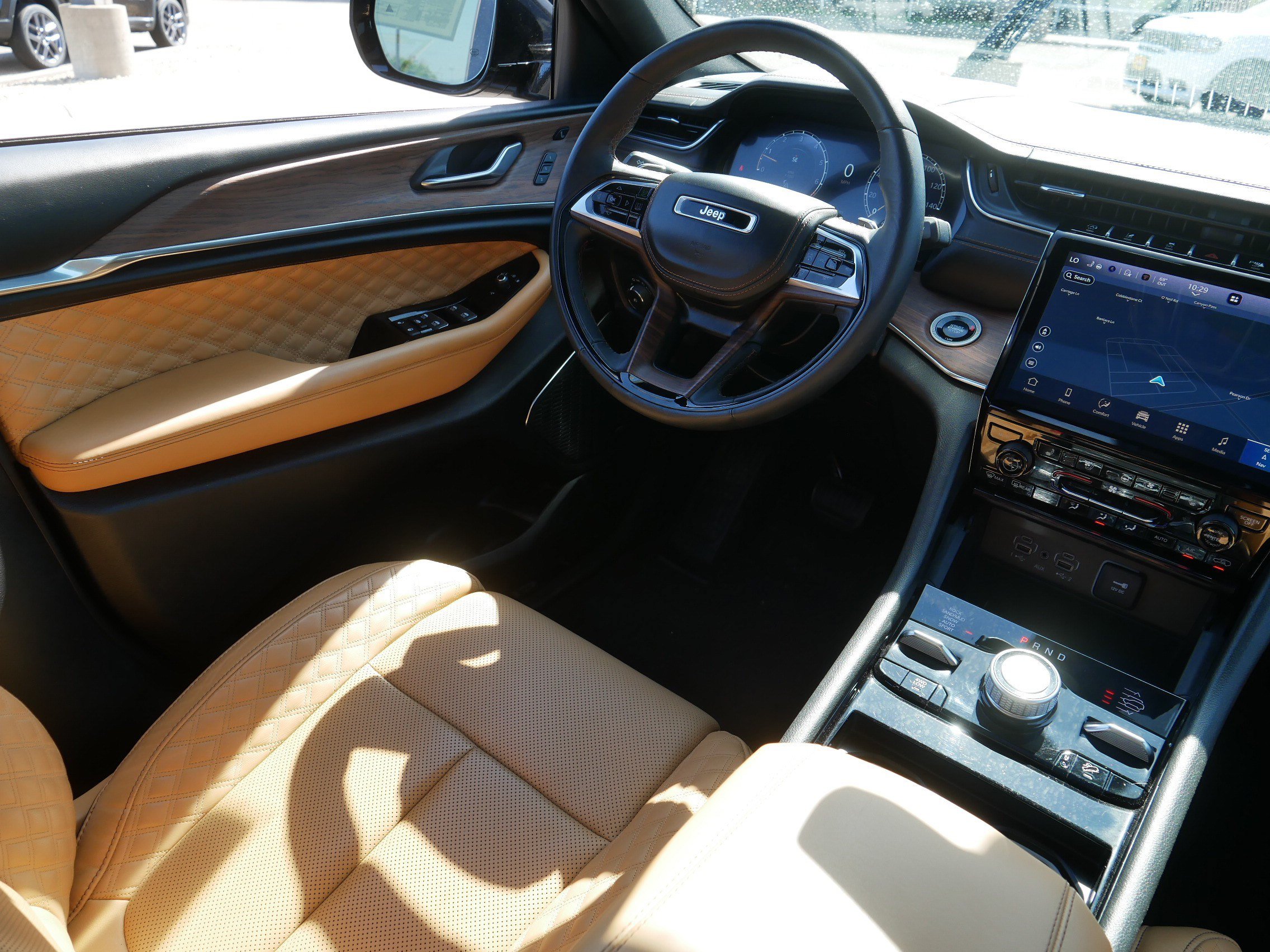 Used 2024 Jeep Grand Cherokee L Summit w/ Advanced Protech Group IV AWD/4WD image 9