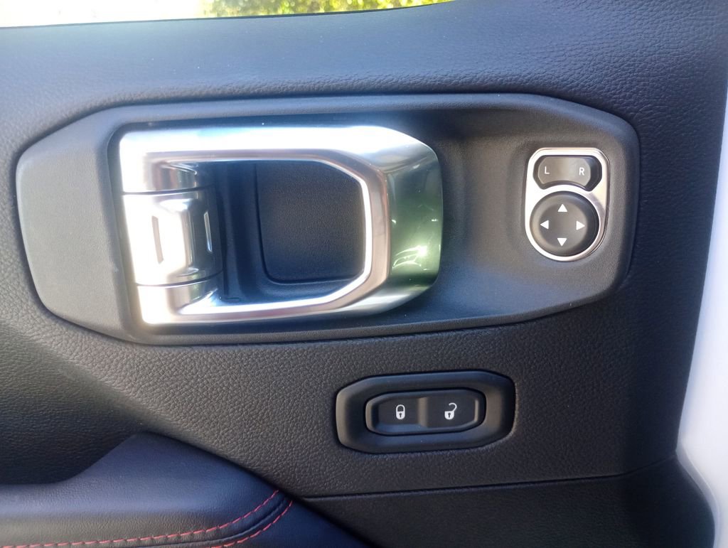 Used 2025 Jeep Wrangler Unlimited Rubicon image 11