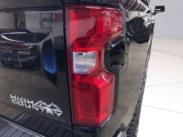 Used 2021 Chevrolet Silverado 1500 High Country w/ Z71 Off-Road Package AWD/4WD image 13