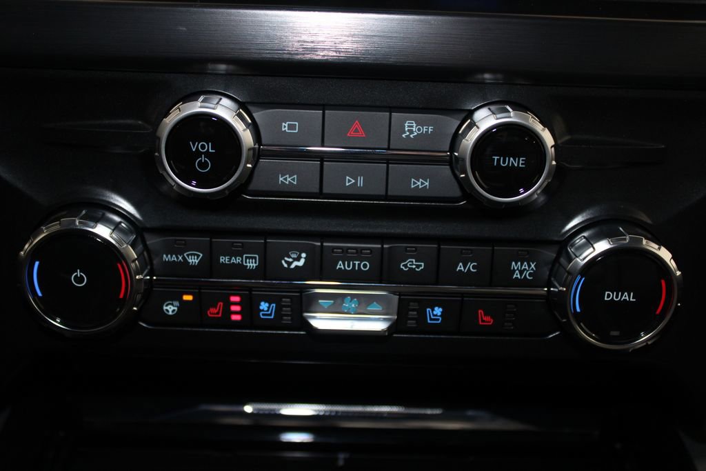 New 2026 Ford F250 Lariat w/ Black Appearance Package image 54