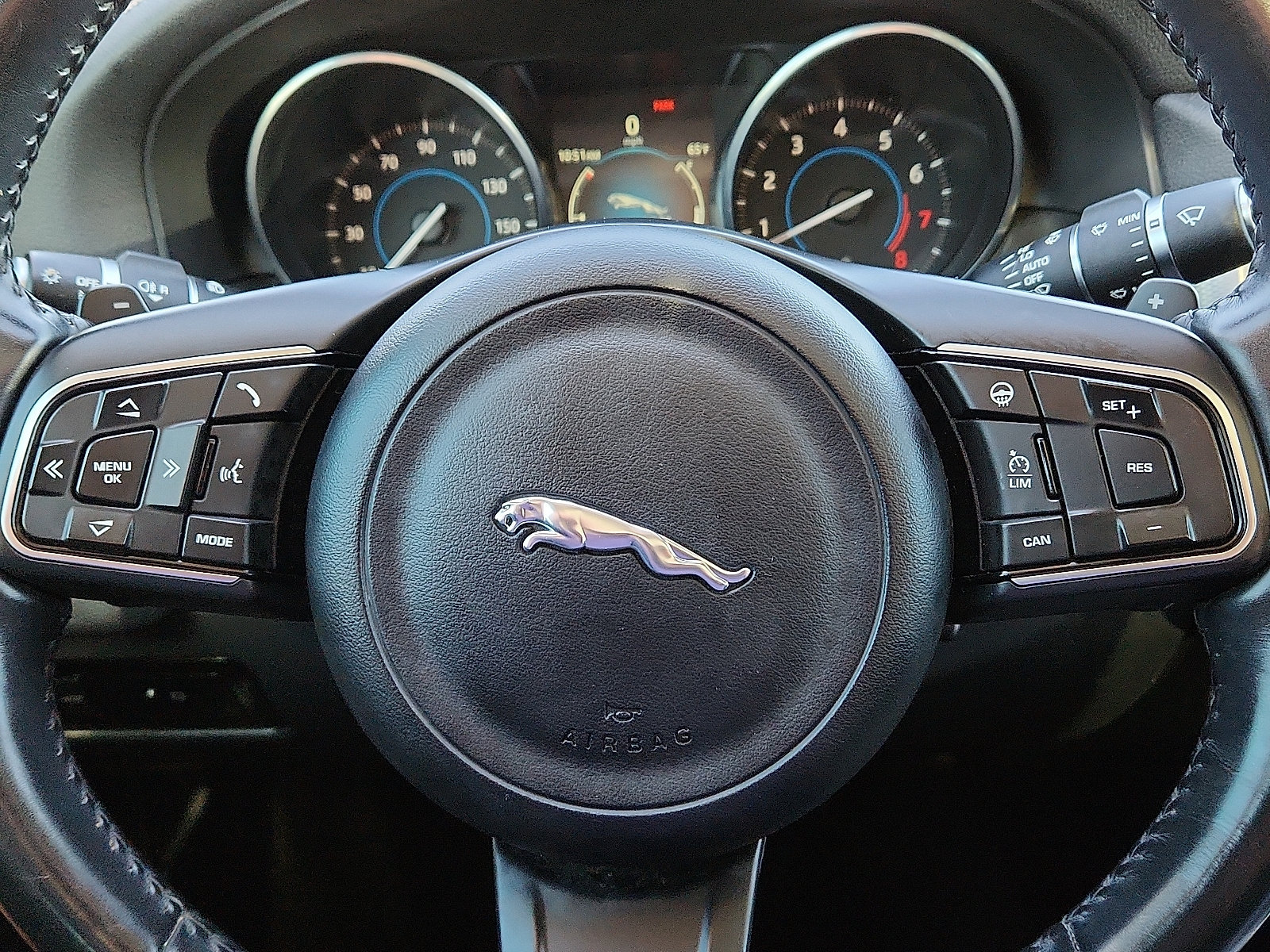 Used 2017 Jaguar XF Prestige RWD image 25