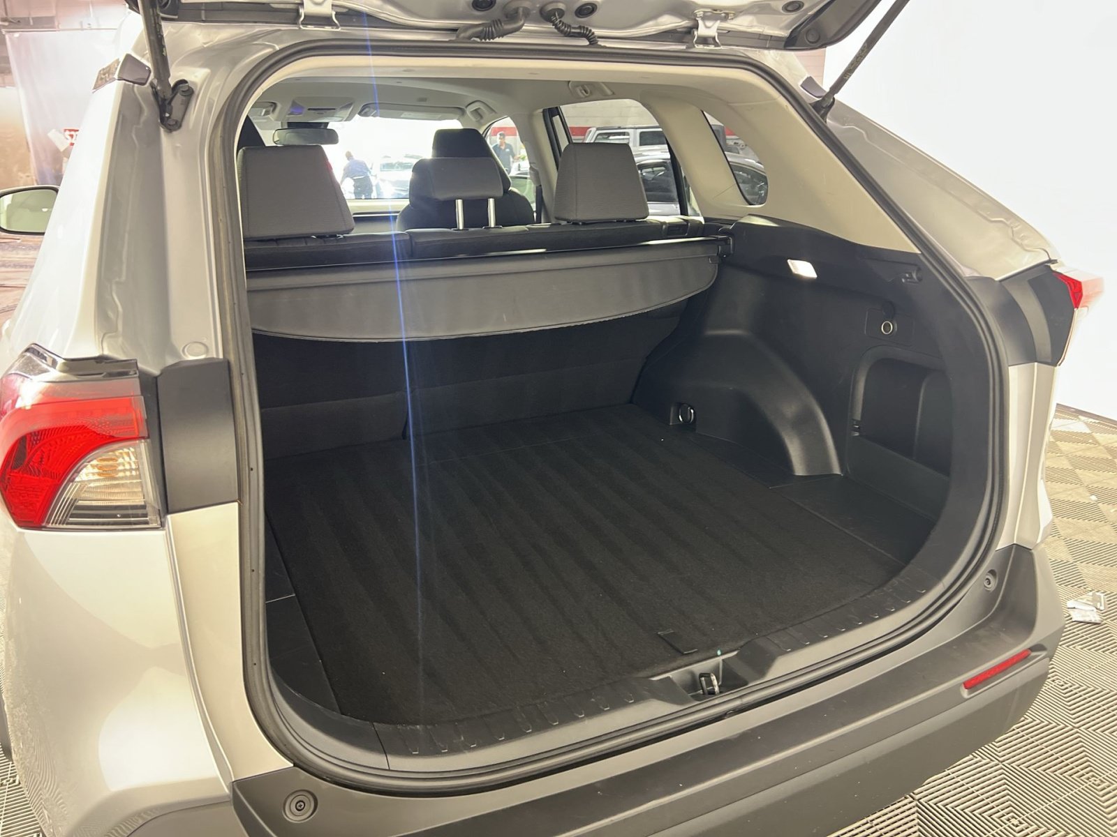 Used 2025 Toyota RAV4 XLE AWD/4WD image 26
