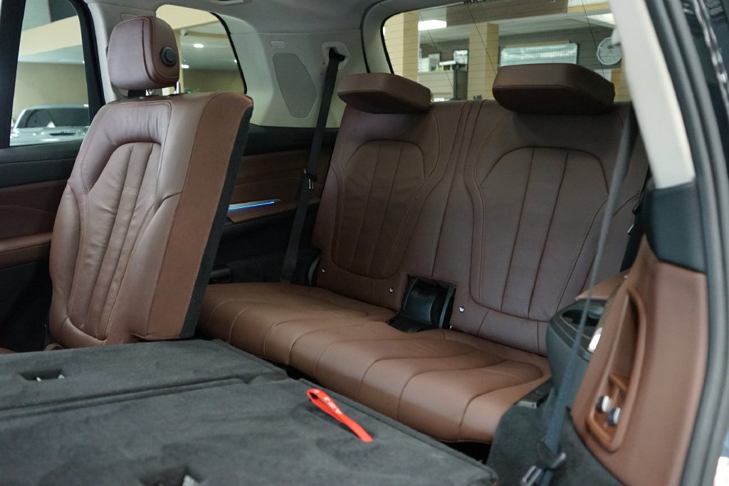 Used 2020 BMW X7 xDrive40i w/ Premium Package AWD/4WD image 17