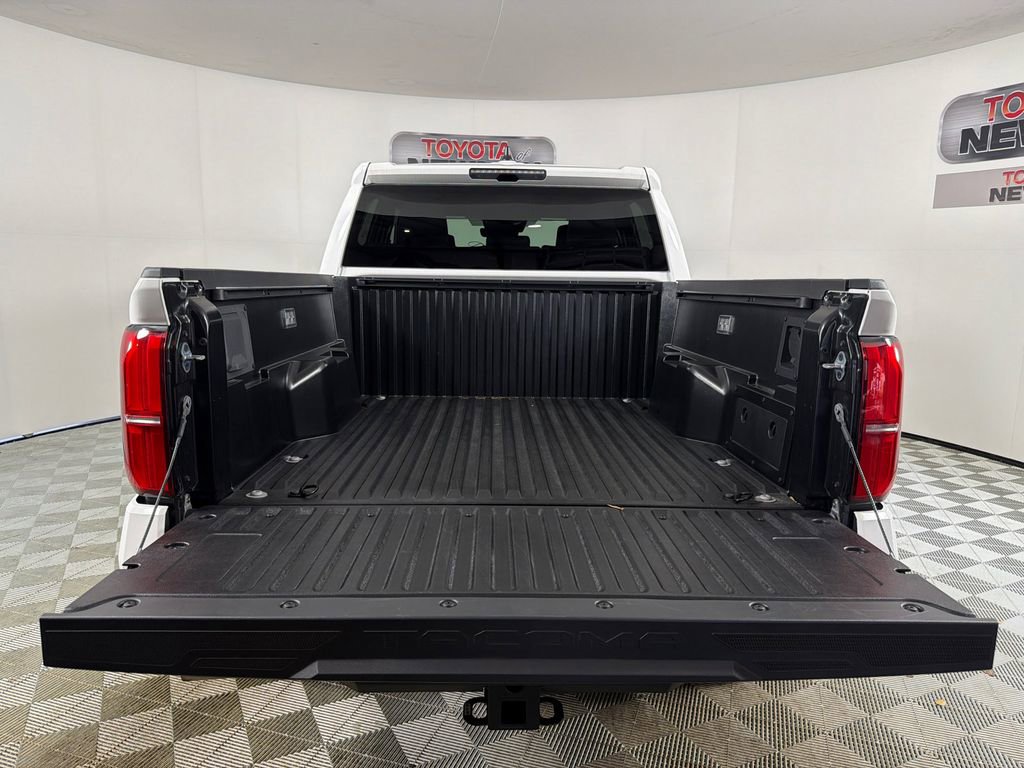Used 2025 Toyota Tacoma TRD Off-Road AWD/4WD image 18