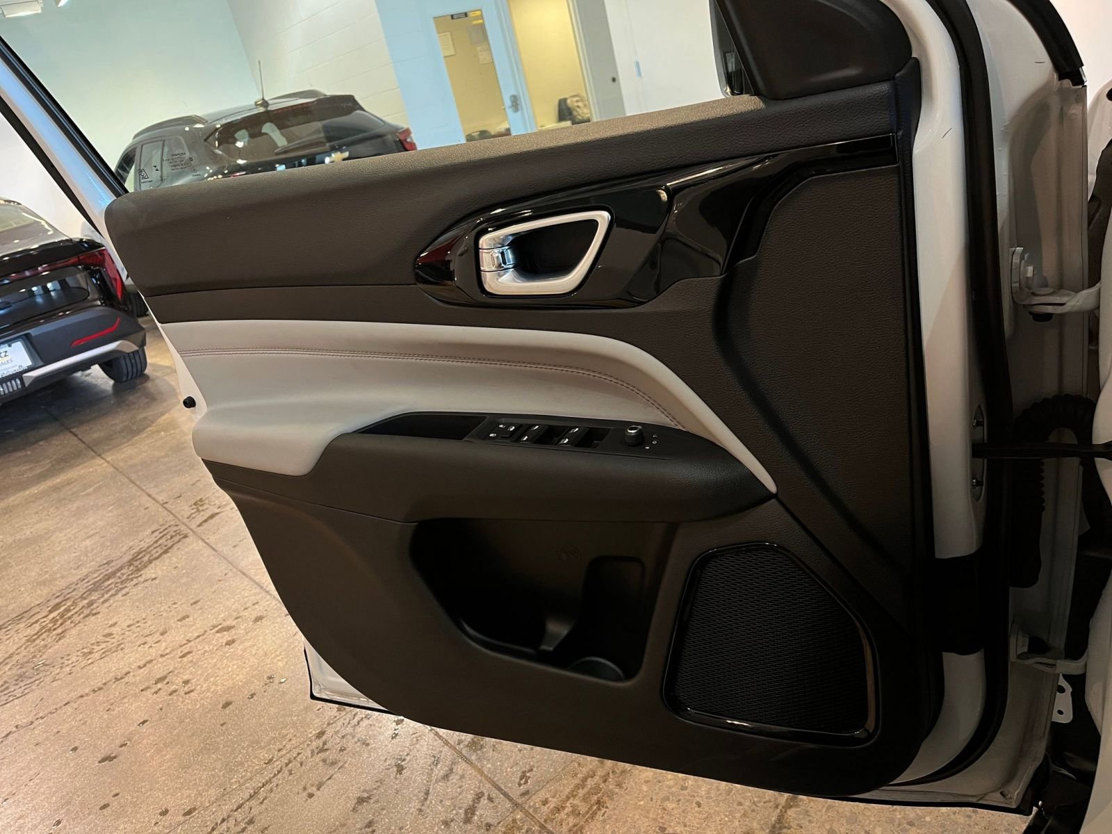 Used 2025 Jeep Compass Limited image 18