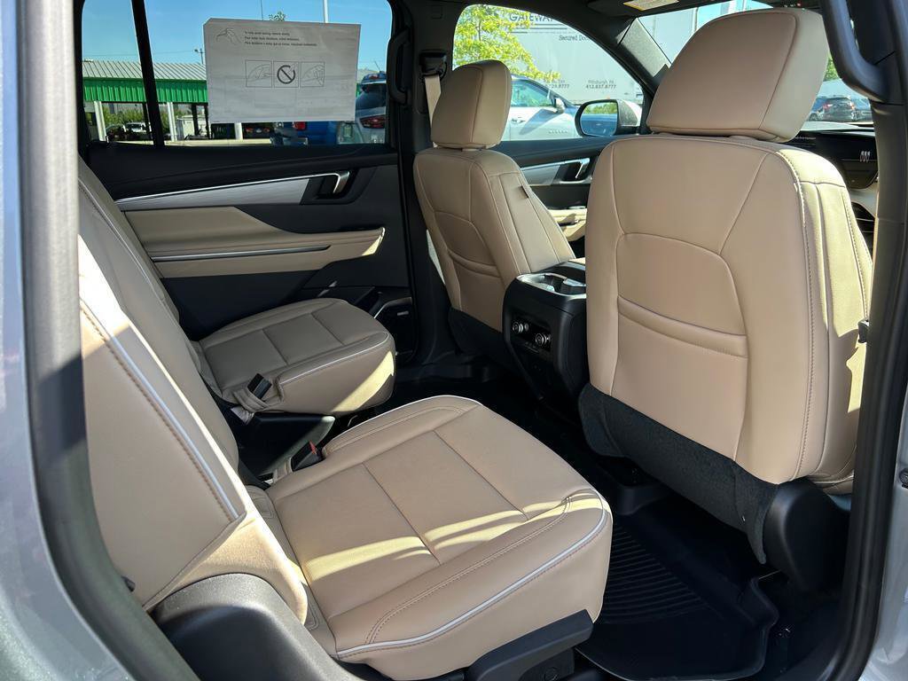 New 2026 Buick Enclave Preferred w/ LPO, Floor Liner Package image 17