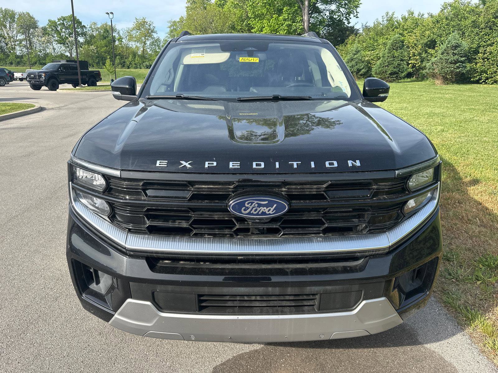 Used 2025 Ford Expedition Max Platinum AWD/4WD image 2