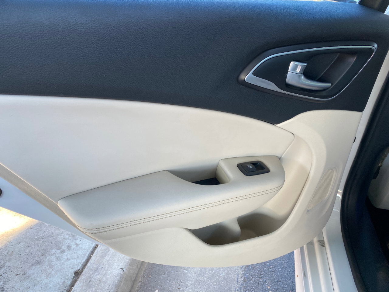 Used 2017 Chrysler 200 Limited Platinum image 31