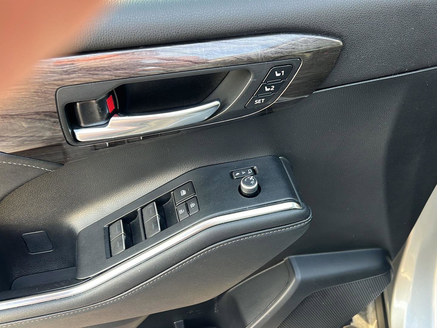 Used 2023 Toyota Highlander Limited image 33