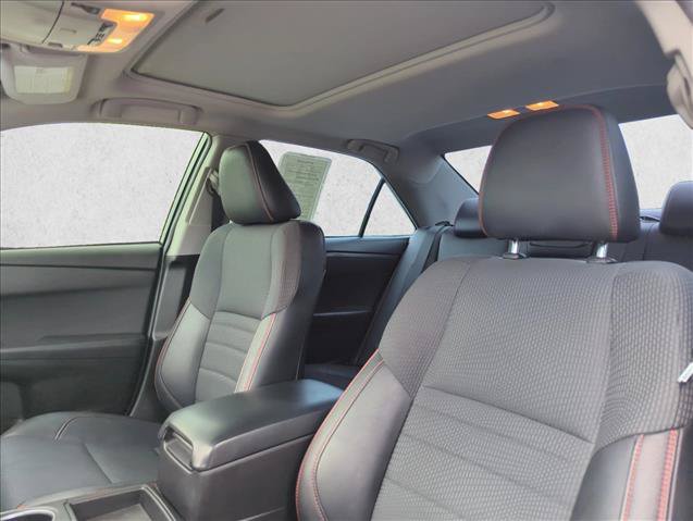 Used 2016 Toyota Camry SE w/ Moonroof Package FWD image 15