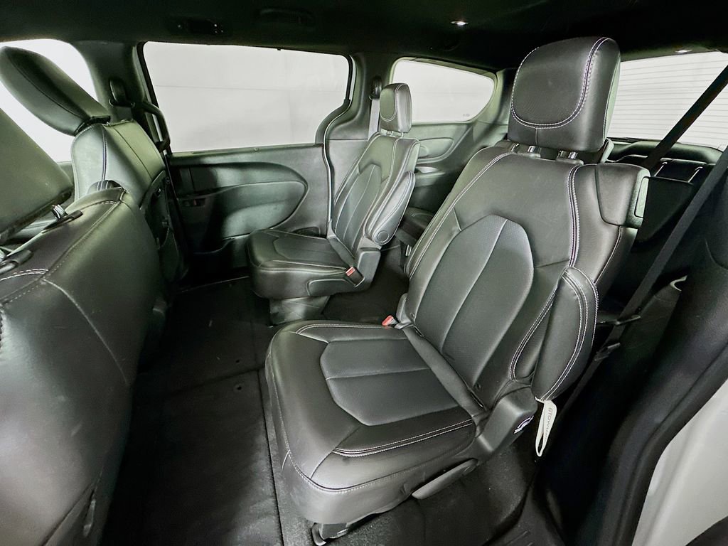 Used 2025 Chrysler Pacifica Select FWD image 31