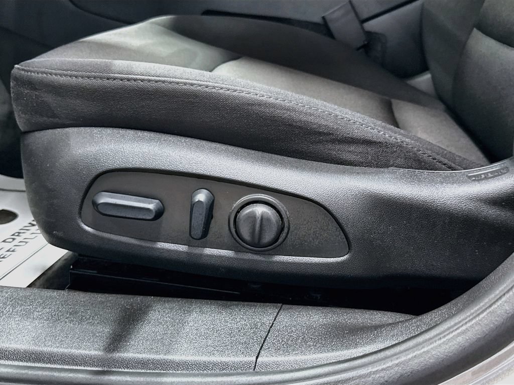 Used 2025 Chevrolet Malibu LT FWD image 18