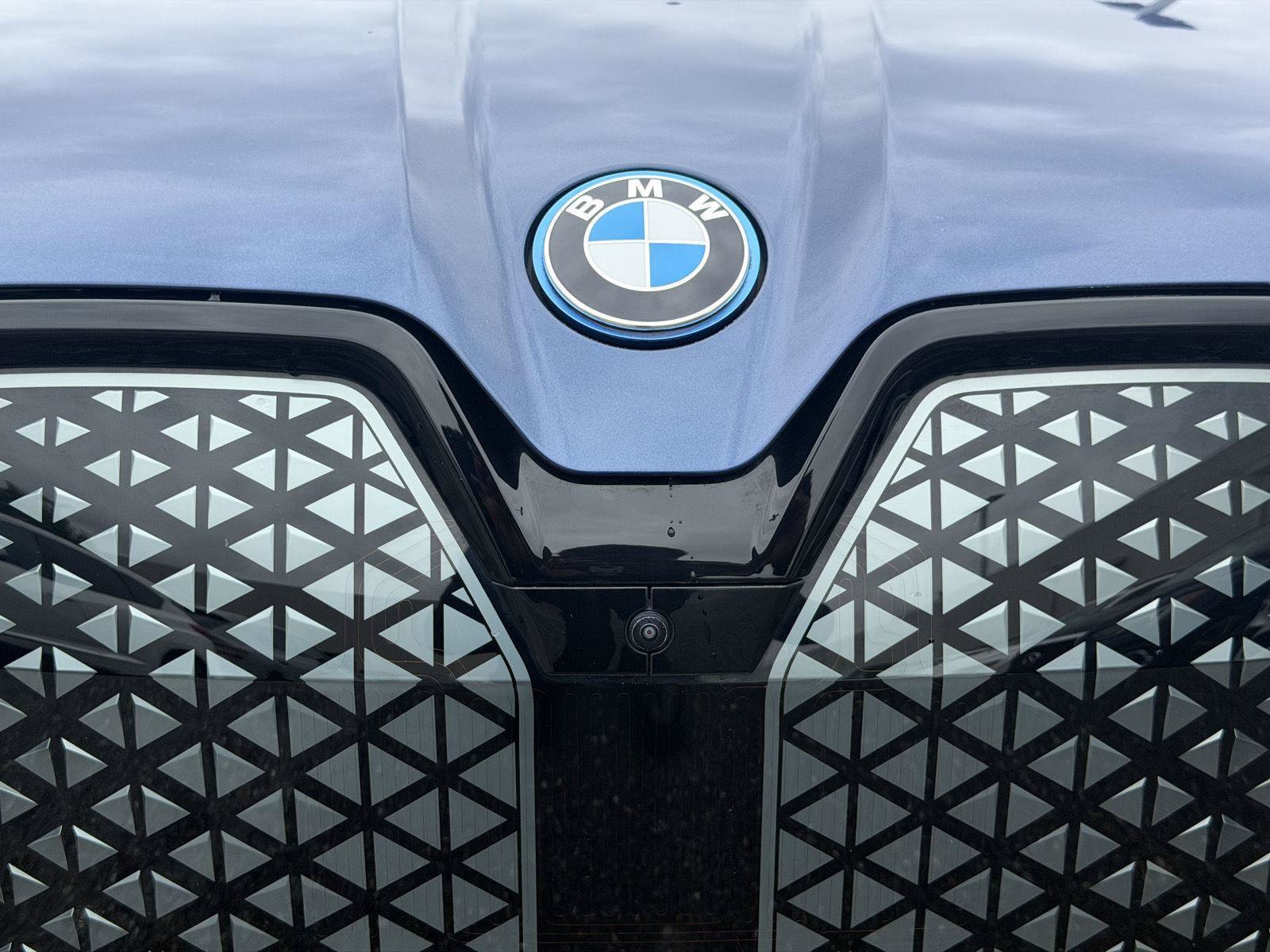 Used 2022 BMW iX xDrive50 w/ Convenience Package AWD/4WD image 7