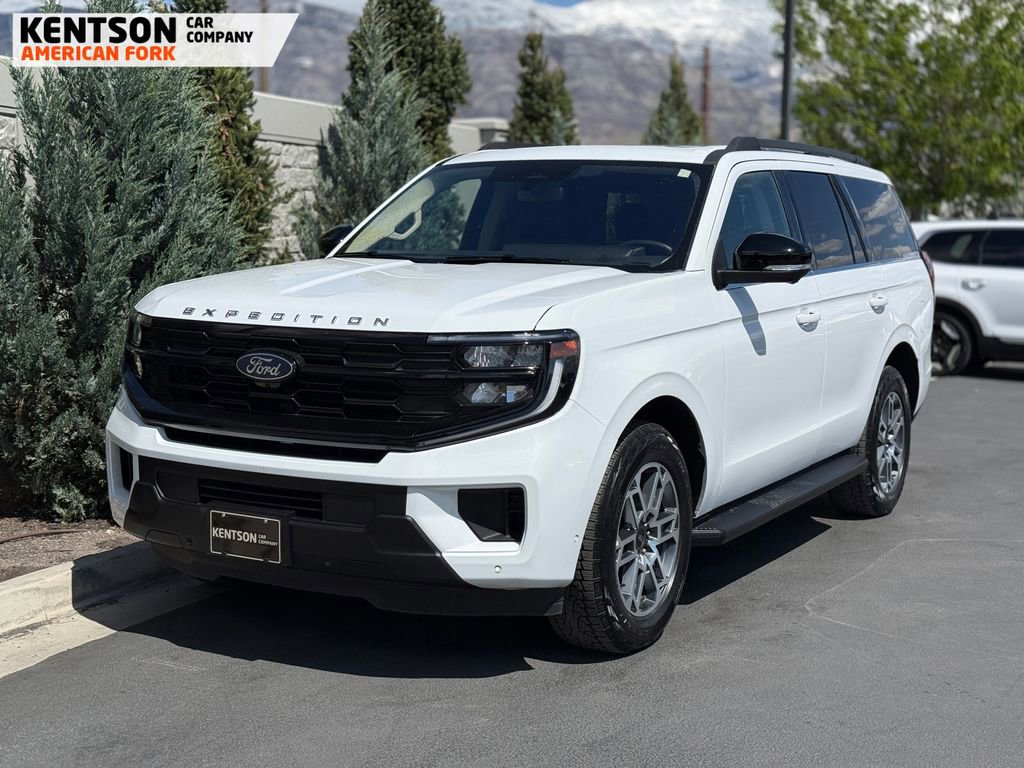 Used 2025 Ford Expedition Active AWD/4WD image 3