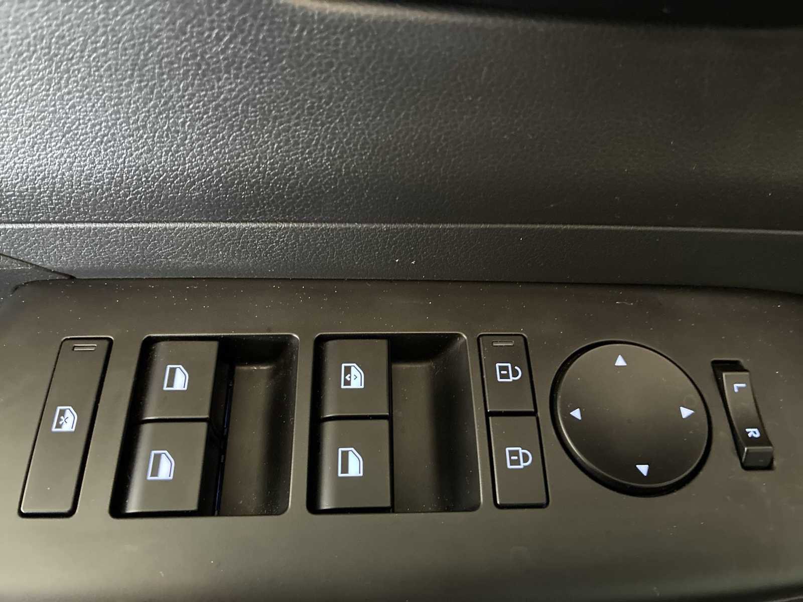 Used 2025 Hyundai Kona SEL image 15