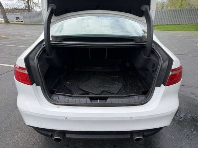 Used 2018 Jaguar XF Prestige AWD/4WD image 32