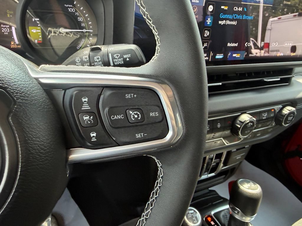 Used 2025 Jeep Wrangler Unlimited Sahara w/ Safety Group AWD/4WD image 17