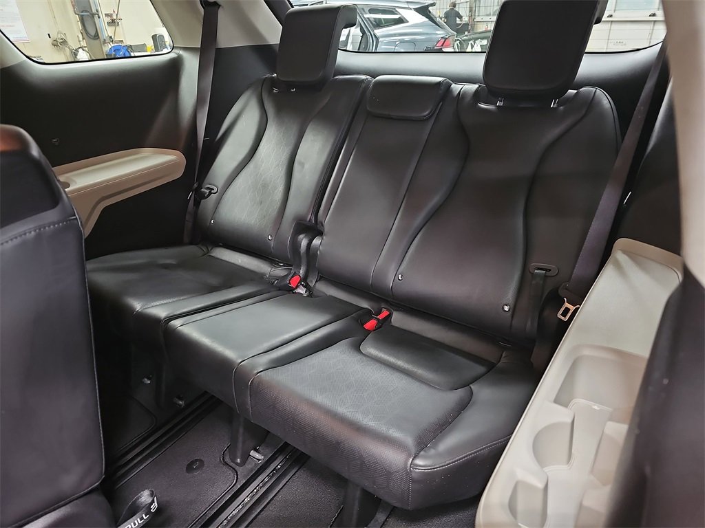 Used 2024 Kia Carnival LX image 13