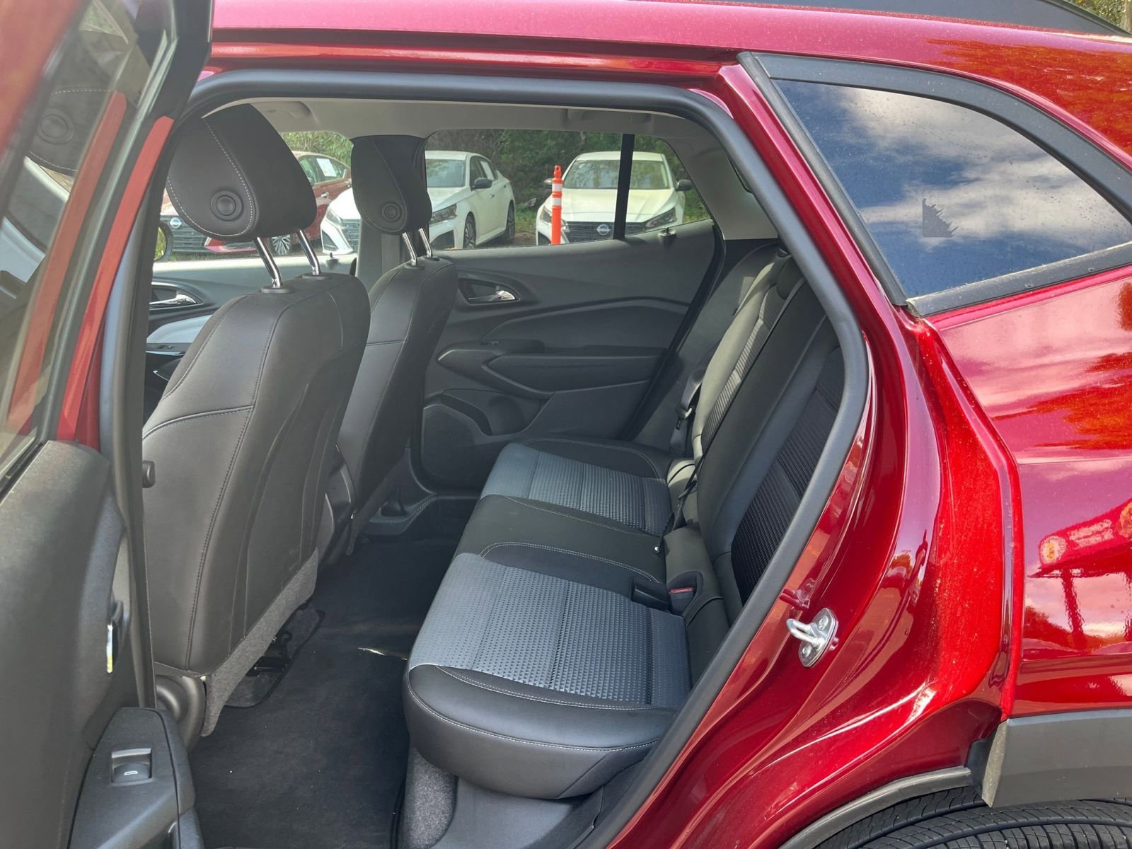 Used 2025 Chevrolet Trax LT image 24