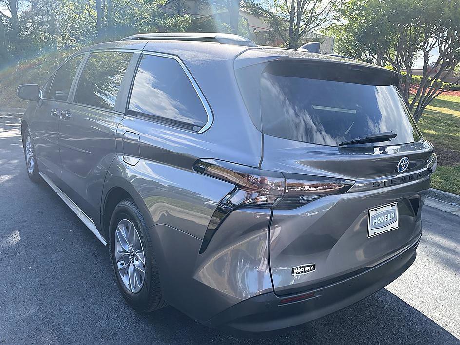Certified 2024 Toyota Sienna XLE FWD image 11