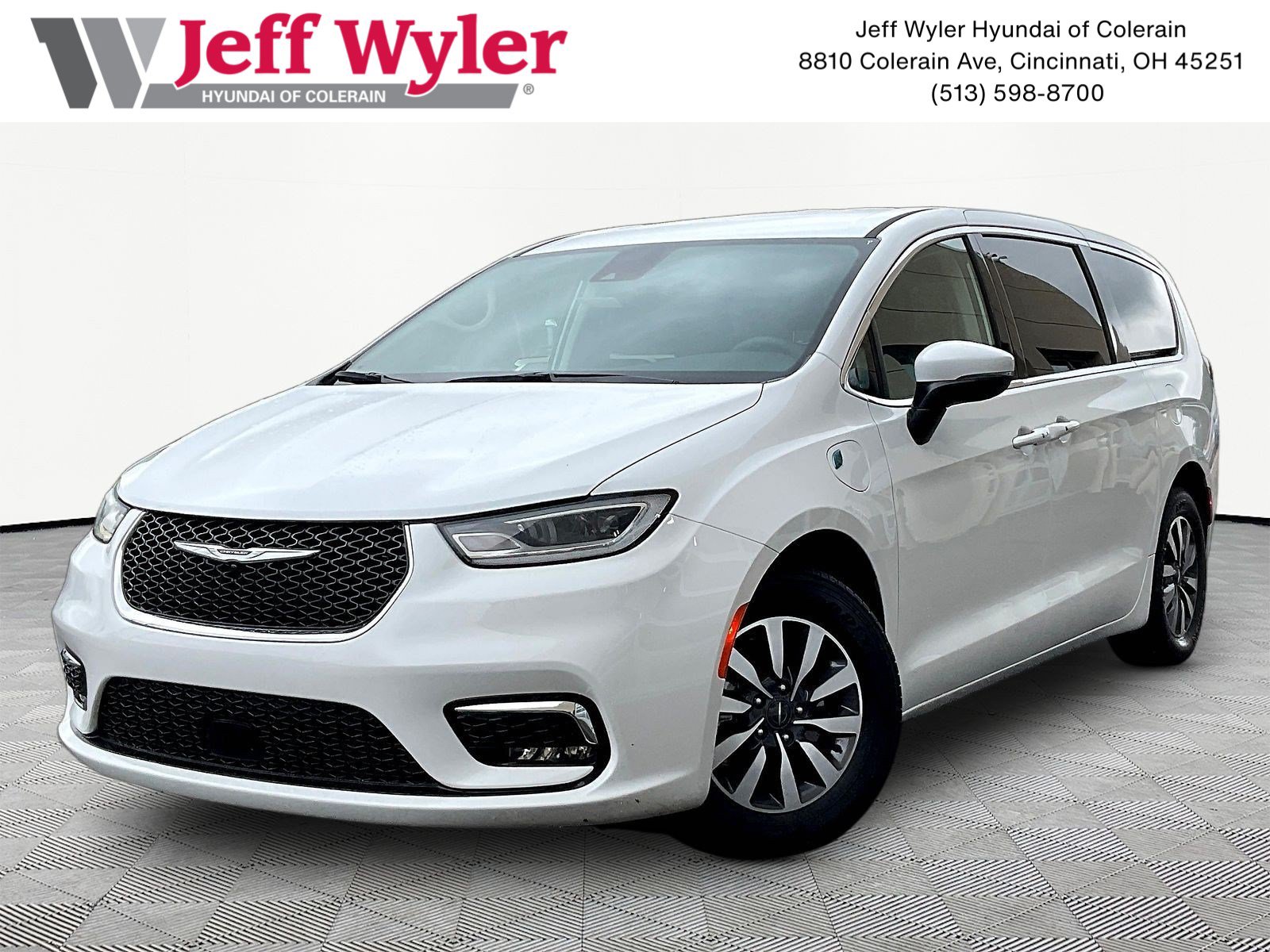 Used 2023 Chrysler Pacifica Touring-L FWD video 1