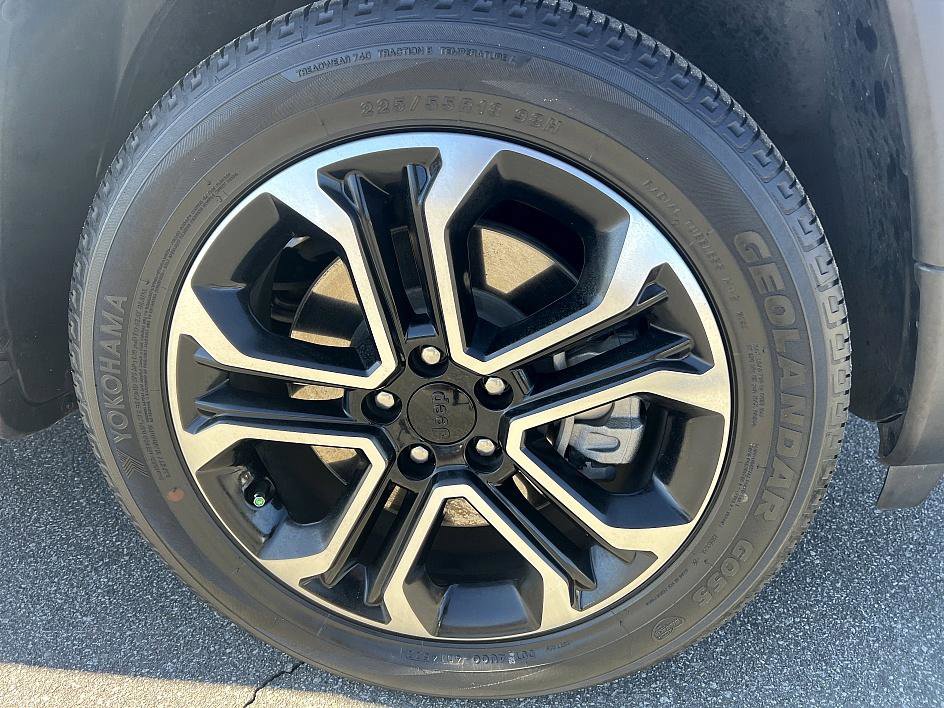 Used 2023 Jeep Compass Limited image 12