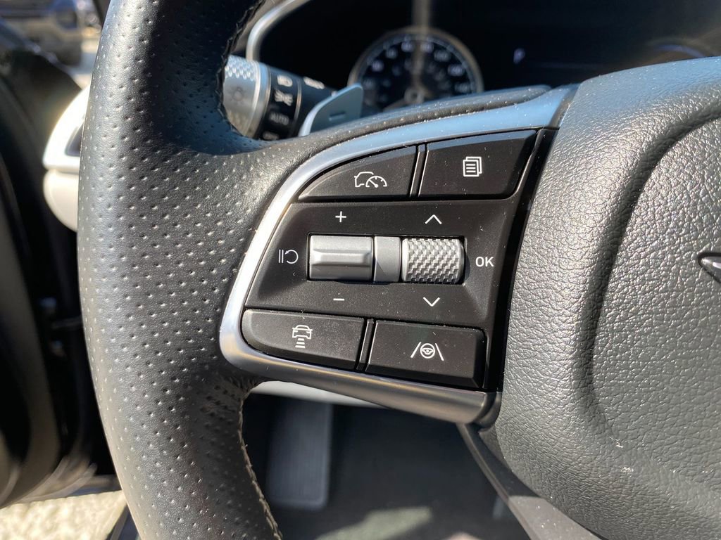 Used 2024 Genesis G70 2.5T image 16