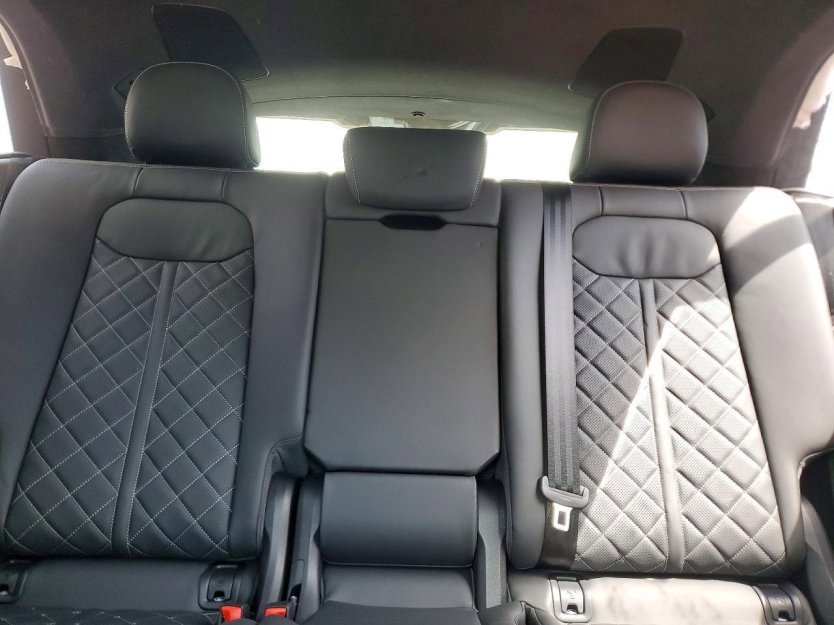 Used 2025 Audi SQ8 Prestige AWD/4WD image 7