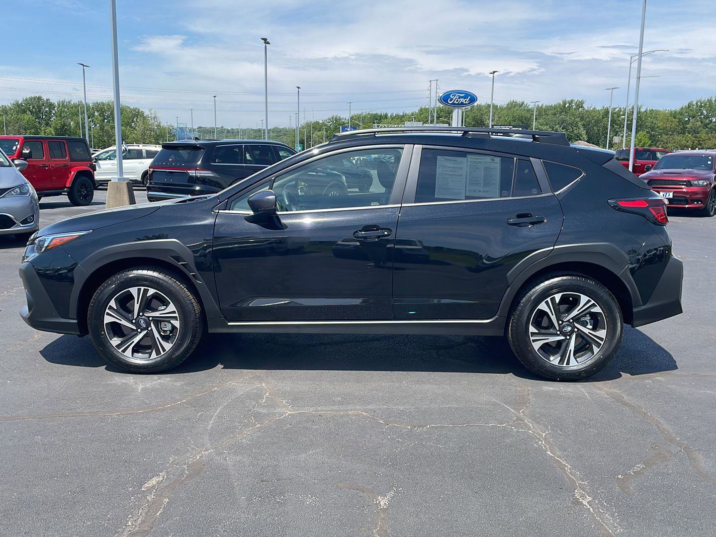 Used 2025 Subaru Crosstrek 2.0i Premium AWD/4WD image 2