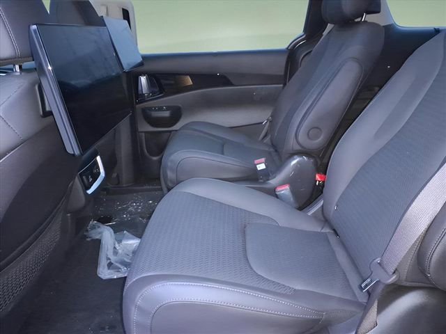 Used 2025 Kia Carnival SX Prestige image 13