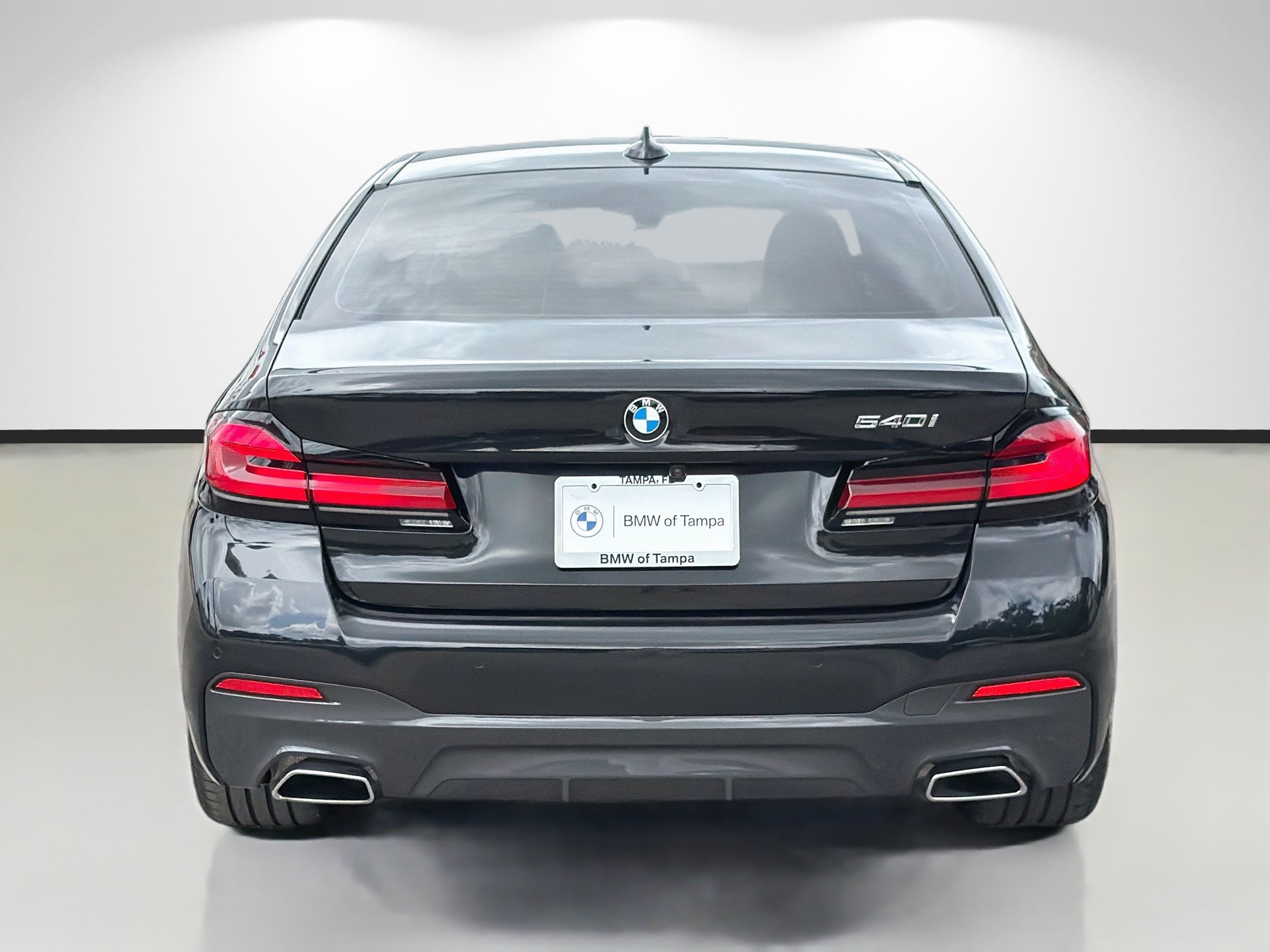 Used 2023 BMW 540i w/ M Sport Package RWD image 4