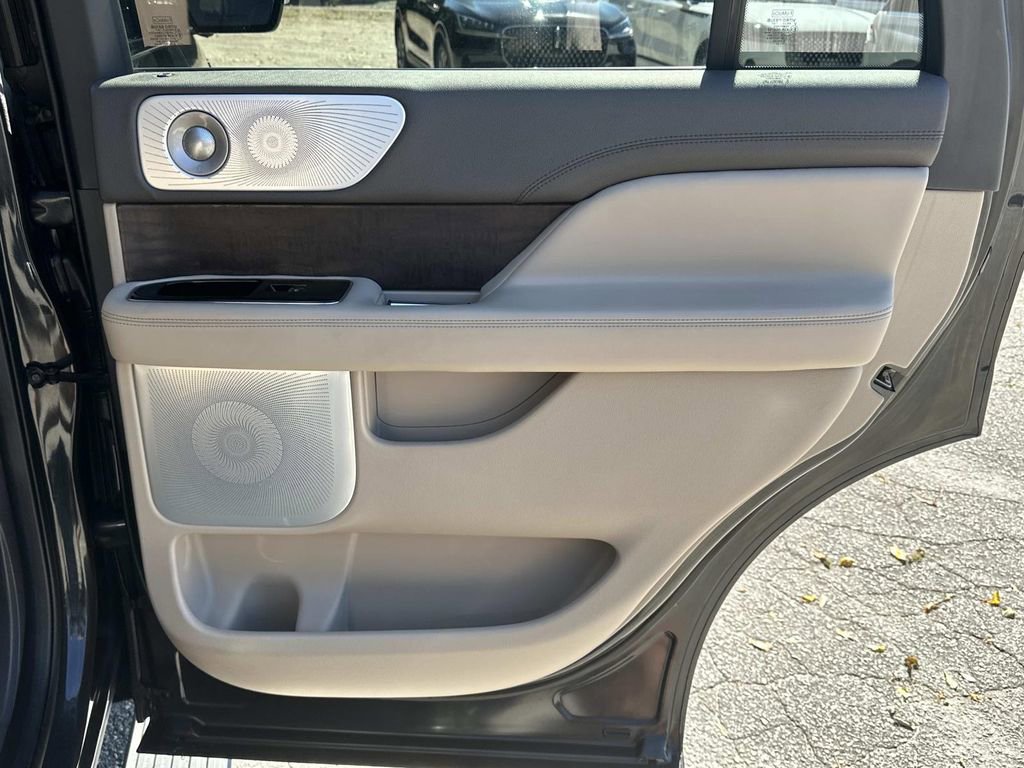 Certified 2024 Lincoln Navigator Reserve image 16