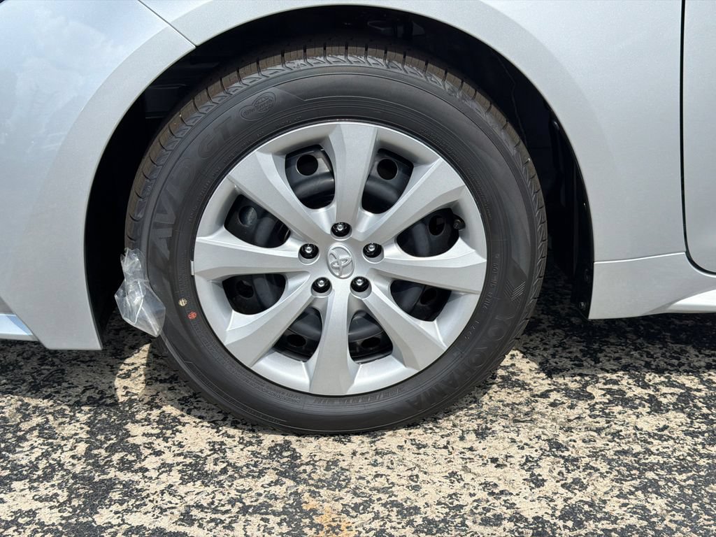 Used 2026 Toyota Corolla LE FWD image 13