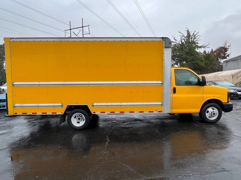 Used 2016 GMC Savana 3500 Extended image 6