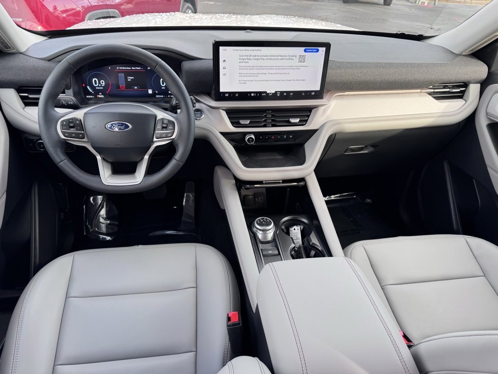 Used 2025 Ford Explorer Active w/ Active Comfort Package image 5