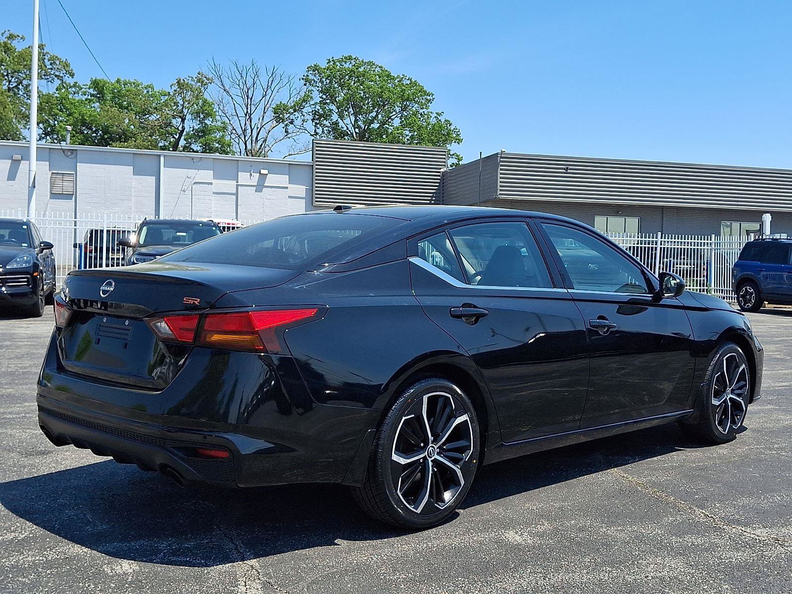 Used 2024 Nissan Altima 2.5 SR w/ SR Premium Package FWD image 6