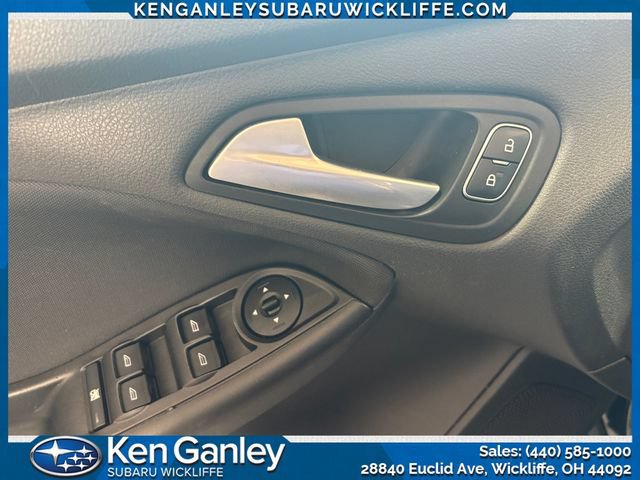 Used 2018 Ford Focus SE w/ SE Appearance Package FWD image 11