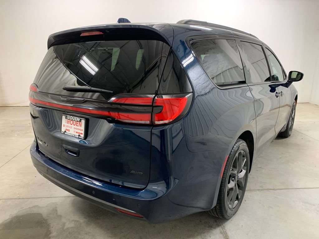 Used 2021 Chrysler Pacifica Touring-L w/ S Appearance Package AWD/4WD image 9