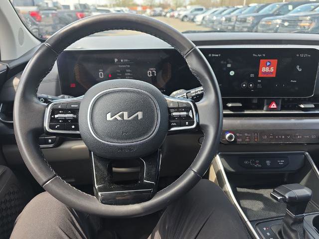 Used 2025 Kia Carnival FWD image 23