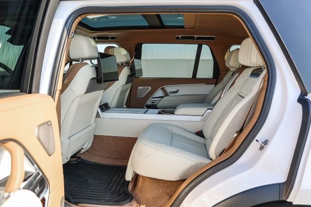 New 2025 Land Rover Range Rover SV image 19