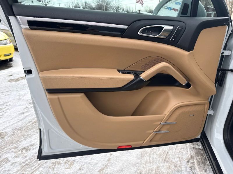 Used 2016 Porsche Cayenne image 9