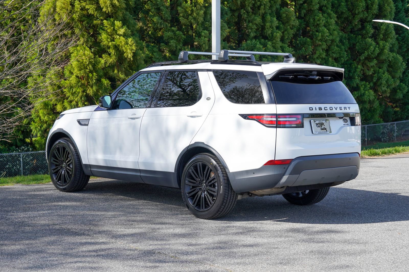Used 2018 Land Rover Discovery HSE Luxury image 2