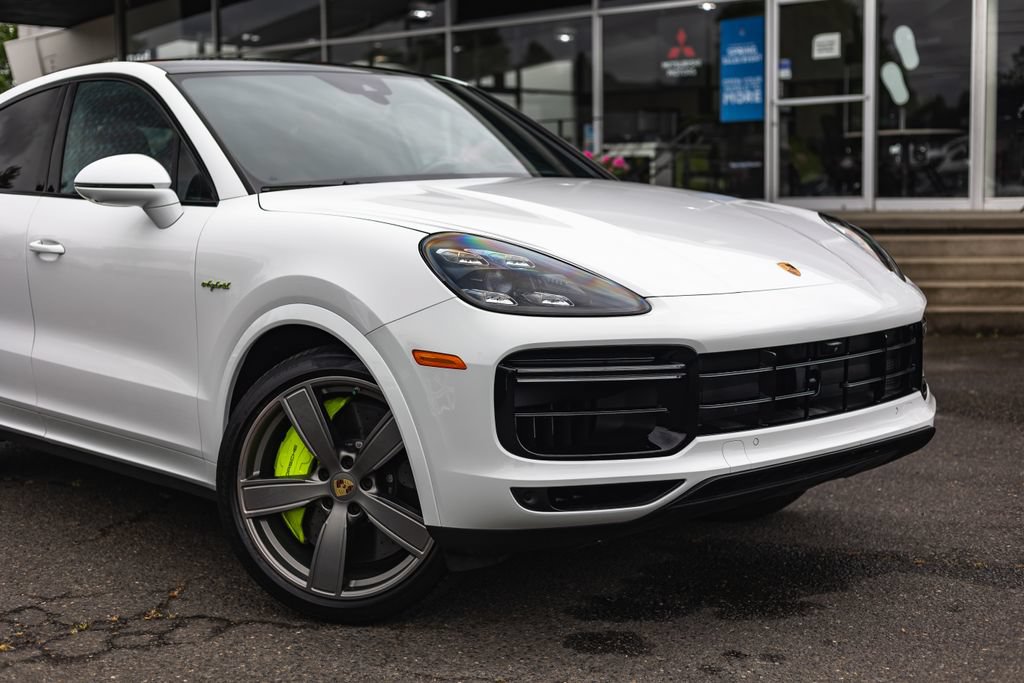 Used 2023 Porsche Cayenne Turbo S AWD/4WD image 3